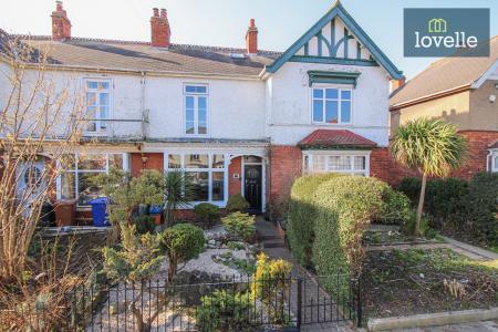 4 bedroom Town house for sale in Park Avenue, Grimsby, DN32