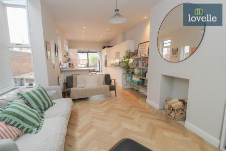 4 bedroom Town house for sale in Park Avenue, Grimsby, DN32