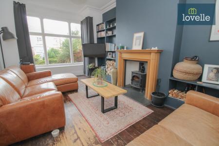 4 bedroom Town house for sale in Park Avenue, Grimsby, DN32