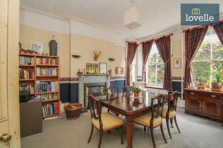 6 bedroom Semi-detached house for sale in Park Drive, Grimsby, DN32