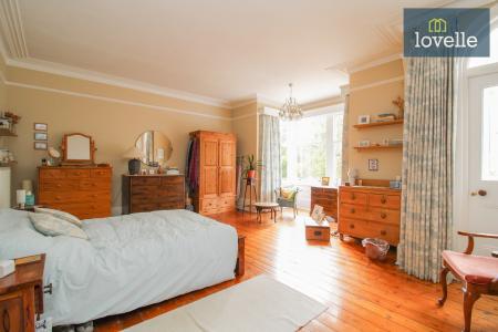 6 bedroom Semi-detached house for sale in Park Drive, Grimsby, DN32