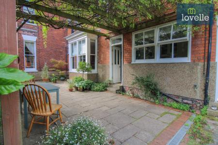 6 bedroom Semi-detached house for sale in Park Drive, Grimsby, DN32