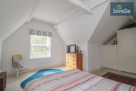 6 bedroom Semi-detached house for sale in Park Drive, Grimsby, DN32