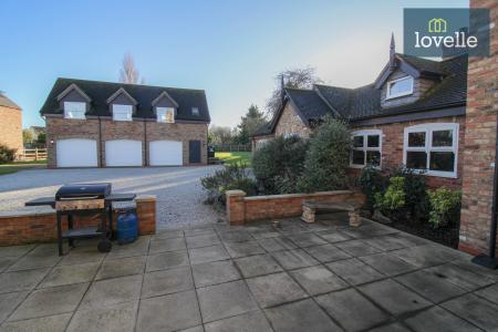 5 bedroom Detached house for sale in Post Office Lane, Ashby Cum Fenby, DN37