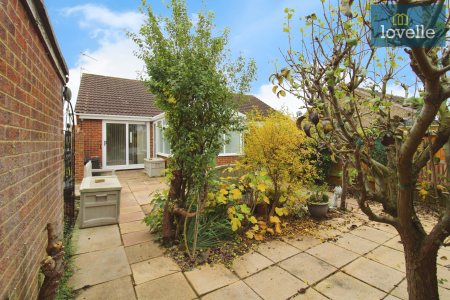 2 bedroom Semi-detached bungalow for sale in Raithby Avenue, Keelby, DN41