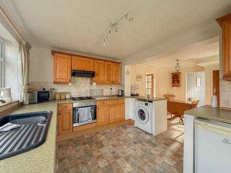 3 bedroom Semi-detached house for sale in Riby Court, Holton-le-Clay, DN36
