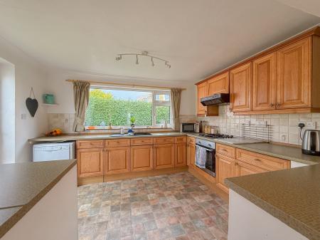 3 bedroom Semi-detached house for sale in Riby Court, Holton-le-Clay, DN36