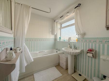 3 bedroom Semi-detached house for sale in Riby Court, Holton-le-Clay, DN36