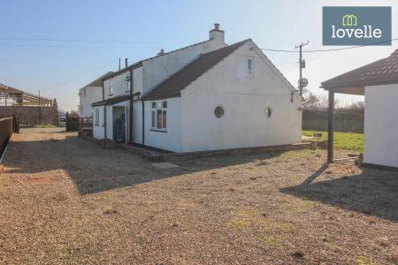 4 bedroom Detached house for sale in Saddleback Road, South Cockerington, LN11