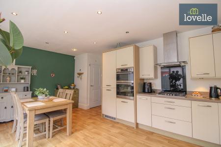 4 bedroom Detached house for sale in Sheldon Road, Scartho Top, Grimsby, DN33