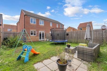 3 bedroom Semi-detached house for sale in Sidings Road, Grimsby, DN31