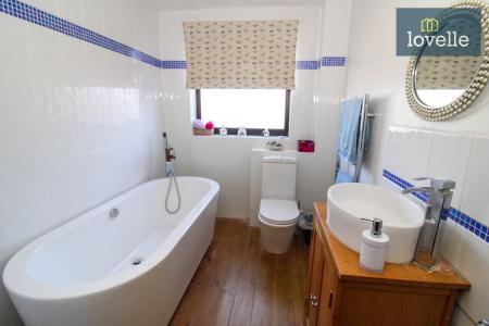 4 bedroom Detached house for sale in South Road, South Somercotes, LN11