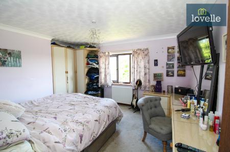 4 bedroom Detached house for sale in South Road, South Somercotes, LN11