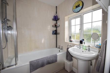 3 bedroom Terraced House for sale in St Bernards Avenue, Louth, LN11