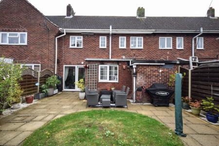 3 bedroom Terraced House for sale in St Bernards Avenue, Louth, LN11