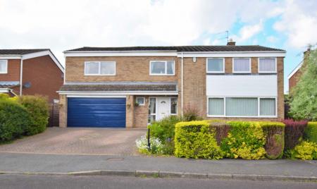 5 bedroom Detached house for sale in St Marys Park, Louth, LN11