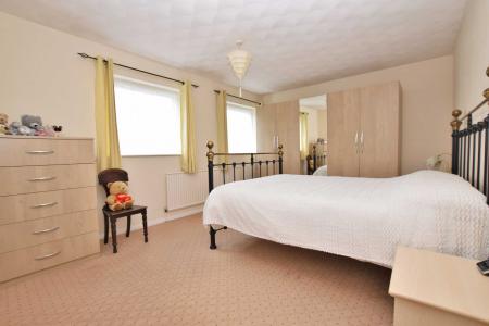 5 bedroom Detached house for sale in St Marys Park, Louth, LN11