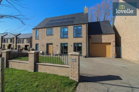 5 bedroom Detached house for sale in The Riverbank, Louth, LN11