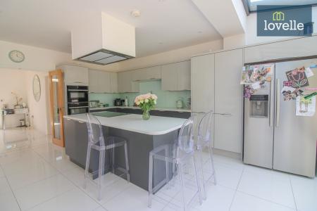 5 bedroom Detached house for sale in The Riverbank, Louth, LN11