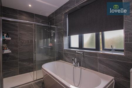 5 bedroom Detached house for sale in The Riverbank, Louth, LN11