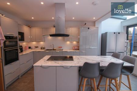 5 bedroom Detached house for sale in The Riverbank, Louth, LN11