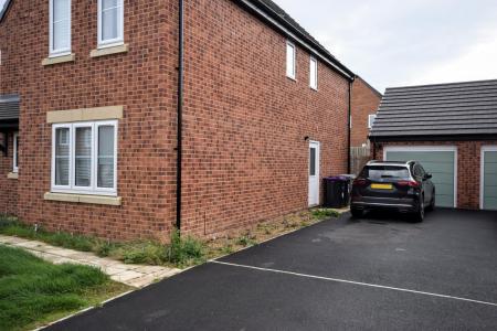 4 bedroom Detached house for sale in Walnut Close, Louth, LN11