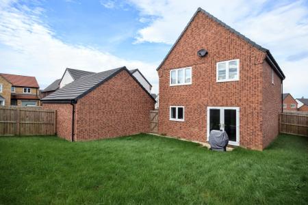 4 bedroom Detached house for sale in Walnut Close, Louth, LN11
