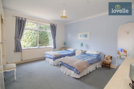 3 bedroom Detached bungalow for sale in Waltham Road, Brigsley, DN37