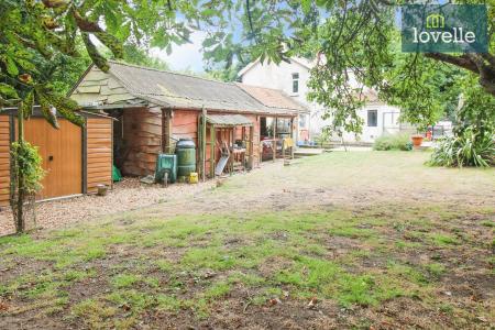 4 bedroom Detached house for sale in Warren Road, Saltfleet, LN11