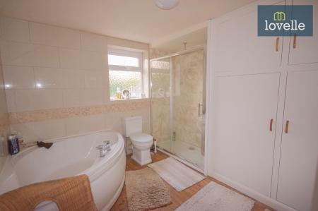 4 bedroom Detached house for sale in Warren Road, Saltfleet, LN11