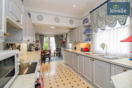 3 bedroom Detached house for sale in Welholme Avenue, Grimsby, DN32