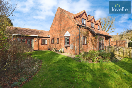5 bedroom Detached house for sale in Woodlands, Louth, LN11