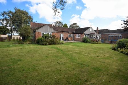 5 bedroom Detached house for sale in Wragholme Road, Grainthorpe, LN11