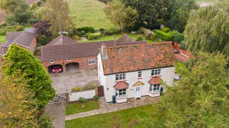 5 bedroom Detached house for sale in Wragholme Road, Grainthorpe, LN11