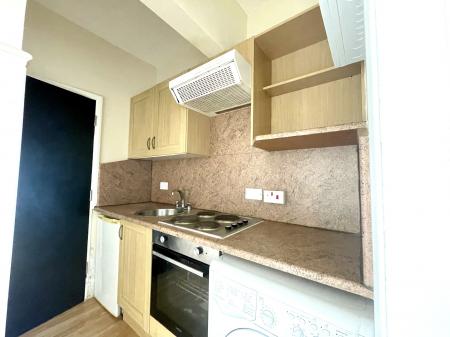 2 bedroom Flat to let in Grant Street, Cleethorpes, DN35