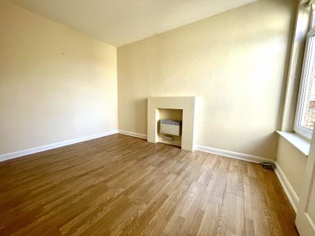 2 bedroom Flat to let in Grant Street, Cleethorpes, DN35