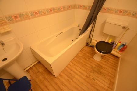 2 bedroom Flat to let in Humber Street, Grimsby, DN31