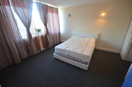2 bedroom Flat to let in Humber Street, Grimsby, DN31