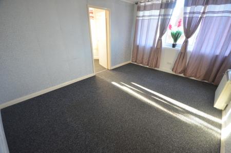 2 bedroom Flat to let in Humber Street, Grimsby, DN31