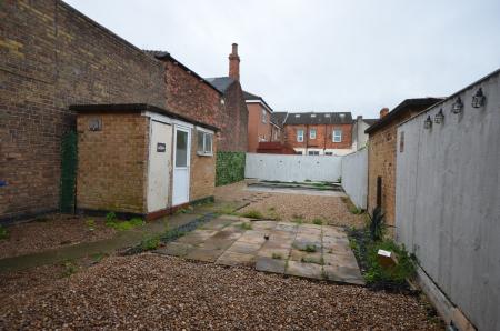 3 bedroom Terraced House to let in Heneage Road, Grimsby, DN32