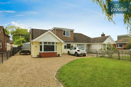 5 bedroom Semi-detached bungalow for sale in Tetney Lane, Holton-le-Clay, DN36