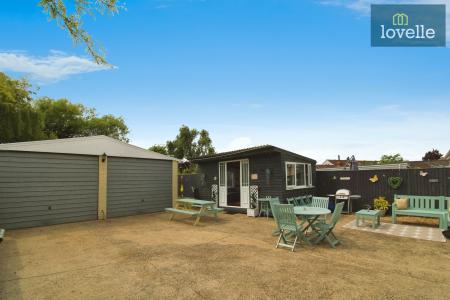 5 bedroom Semi-detached bungalow for sale in Tetney Lane, Holton-le-Clay, DN36