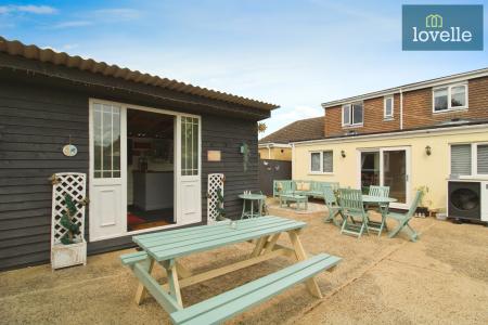 5 bedroom Semi-detached bungalow for sale in Tetney Lane, Holton-le-Clay, DN36