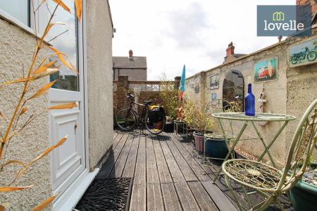 3 bedroom End of terrace house for sale in Roberts Street, Grimsby, DN32