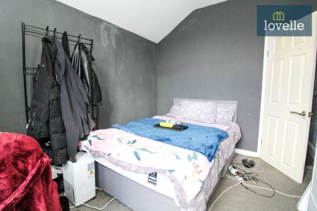 3 bedroom Terraced House for sale in Weelsby Street, Grimsby, DN32