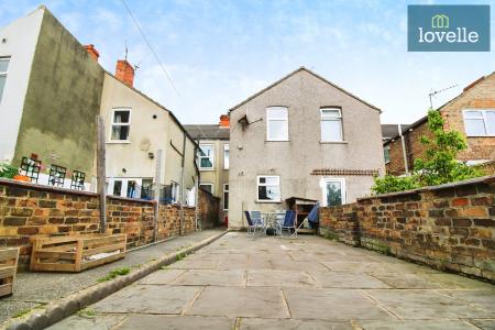 3 bedroom Terraced House for sale in Weelsby Street, Grimsby, DN32
