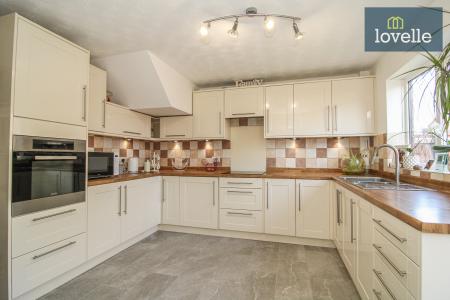 4 bedroom Detached house for sale in Shaw Drive, Scartho, Grimsby, DN33