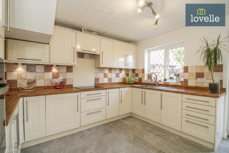 4 bedroom Detached house for sale in Shaw Drive, Scartho, Grimsby, DN33