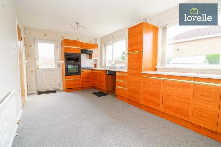 3 bedroom Detached house for sale in Broadway, Grimsby, DN34