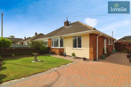 3 bedroom Semi-detached bungalow for sale in Lavenham Road, Scartho, Grimsby, DN33